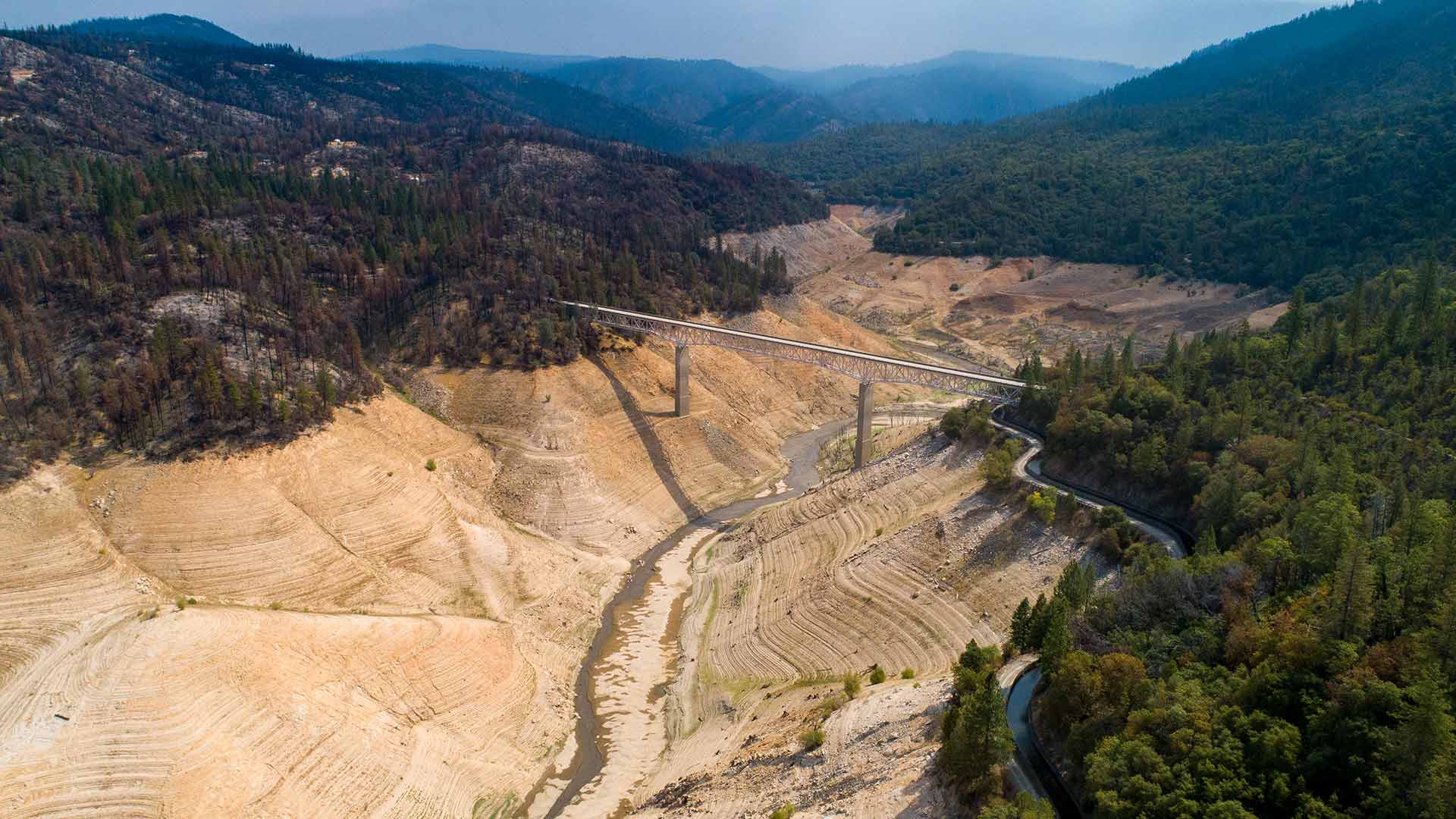 drone photo of Lake Oroville nearly fully drained of water